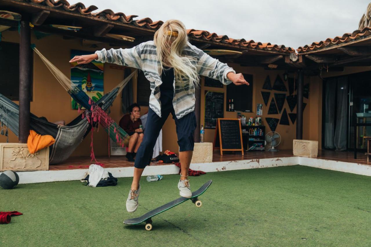 Surf House Hostel Каляо Салвахе Екстериор снимка